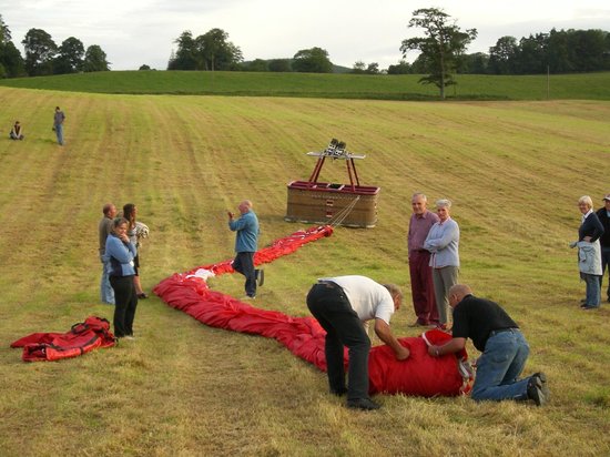 Oswestry Balloon Landing